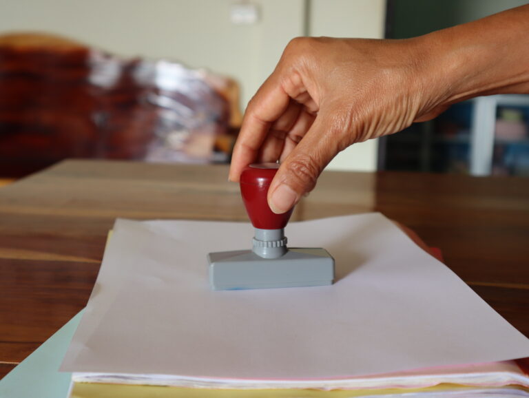 estampado-mano-recortado-en-papel